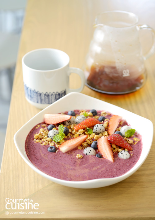 Berry Yogurt Bowl with Mixed Seeds and Nuts