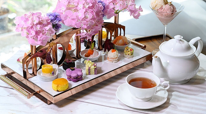 “Garden Lounge Afternoon Tea” ชุดน้ำชายามบ่ายธีมดอกไม้ในสวนสวย