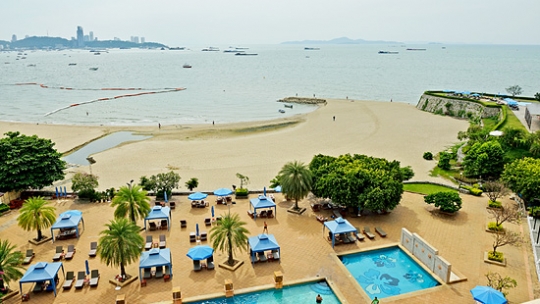 กินอิ่มนอนหลับในบรรยากาศไทยร่วมสมัยที่ Dusit Thani Pattaya