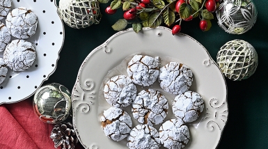 คุกกี้ขิงหน้าแตก (Gingerbread Crinkle Cookies)