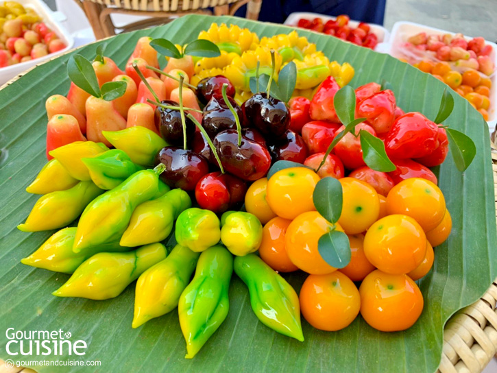 ตลาดน้ำวัดโบสถ์ (บน)
