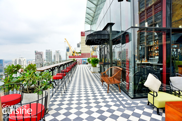 ดื่มด่ำกับบรรยากาศสุดหรูใจกลางสุขุมวิทไปกับ “MOJJO Rooftop Lounge & Bar”