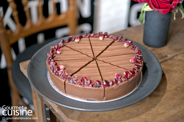 Chocolate Raspberry Rose : Floral Café at Napasorn