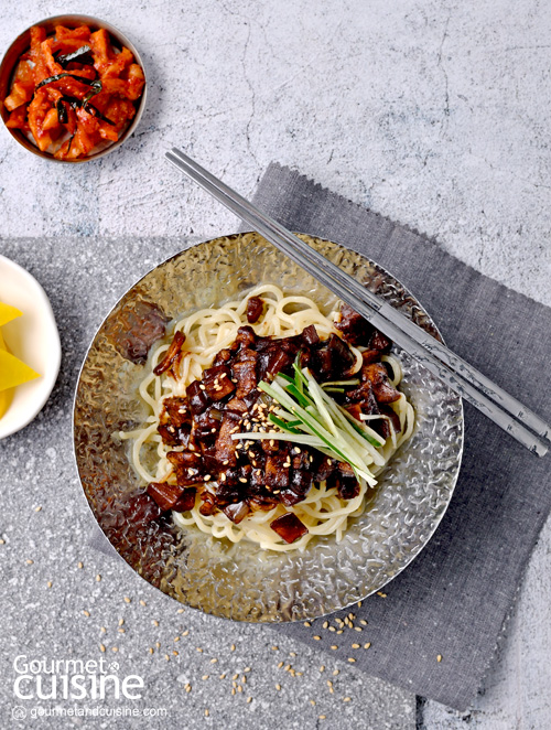 บะหมี่ซีฟู้ดผัดซอสถั่วดำ