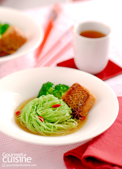 ซุปปลากะพงบรอกโคลีบะหมี่หยก