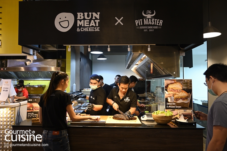 Bun Meat & Cheese x Pit Master : เต็มคำกับเบอร์เกอร์และเนื้อรมควัน