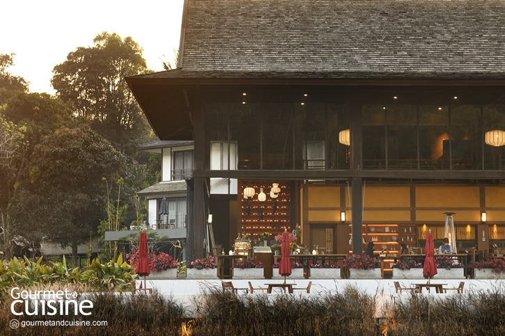 Mee | Zü | Nam (มี-ซู-นาม) ห้องอาหารแบบโอเพนแอร์พร้อมวิวภูเขา วันที่เรามาพักเป็นวันที่อากาศหนาวเย็นเป็นพิเศษ (ถึงขั้นต้องมีฮีตเตอร์ทุกโต๊ะ) ยิ่งเพิ่มความสุนทรีใ