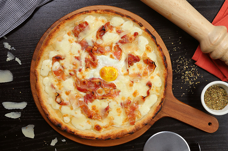 Breeze Café & Bar เปิดตัวเมนูใหม่ พิซซ่าเตาถ่าน 11 หน้าท้าให้ลอง