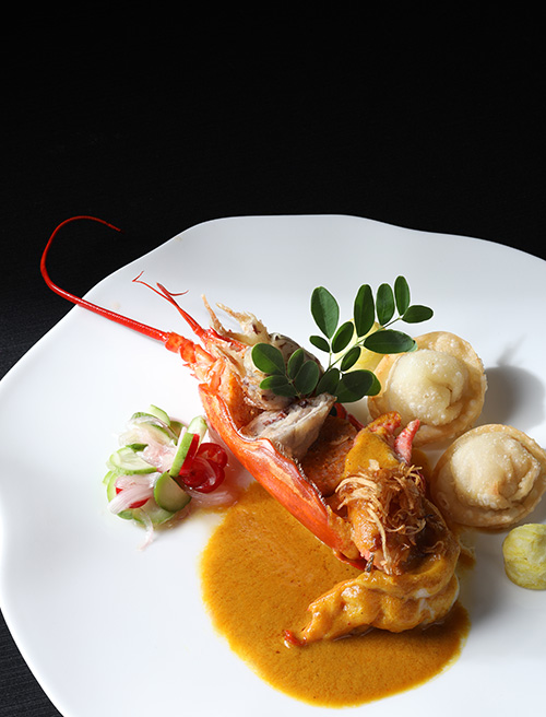 รอยัล โอชา อาหารไทยไฟน์ไดนิ่งแห่งใหม่ภายใต้แรงบันดาลใจของเชฟวิชิต มุกุระ