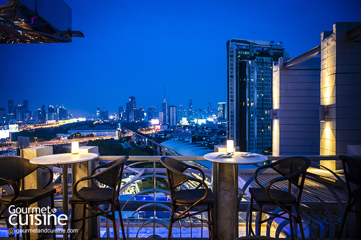 ให้(ดินเนอร์)คืนนี้เป็นสีชมพูที่ Barracuda Rooftop Bar