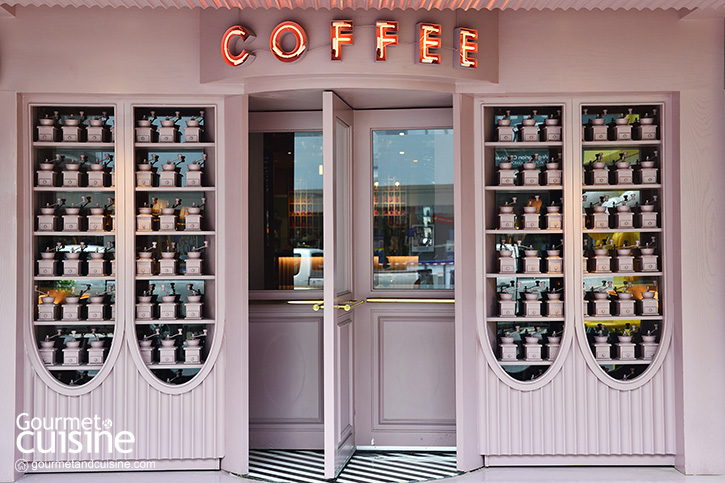 The Cassette Coffee Bar บาร์กาแฟสีชมพูของคนรักเสียงเพลงยุค 90 แห่งสยามสแควร์