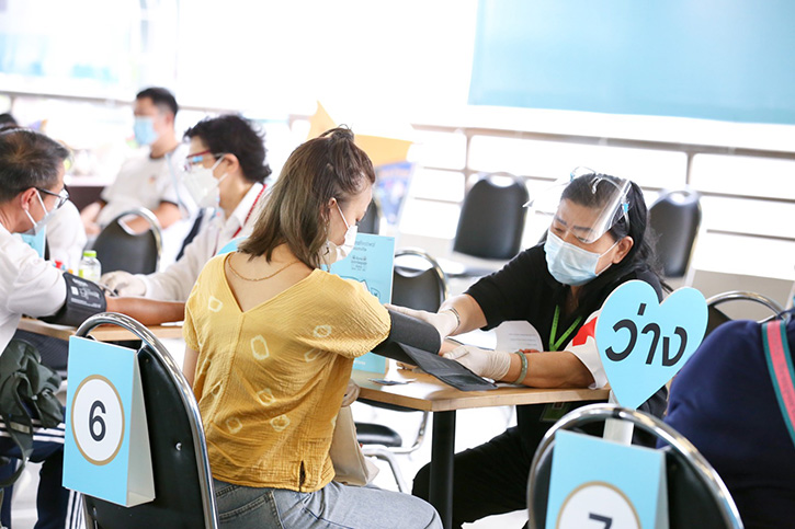 ศูนย์การค้าเซ็นทรัล 6 สาขาในกรุงเทพฯ พร้อม ฉีดวัคซีนสำหรับประชาชนที่ลงทะเบียนผ่าน ‘ไทยร่วมใจ’ และผู้ประกันตน ม.33
