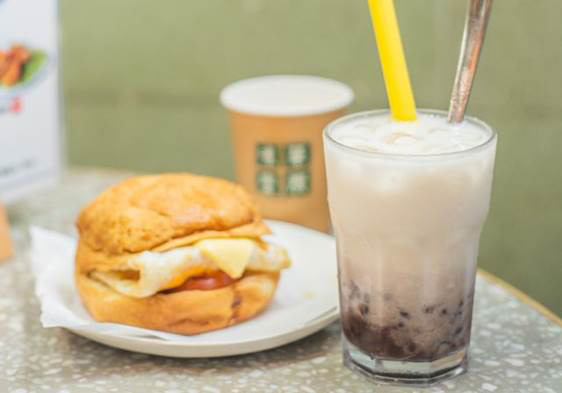 ทำความรู้จัก “Pineapple Bun” ขนมปังสไตล์ฮ่องกง น่าชวนชิม