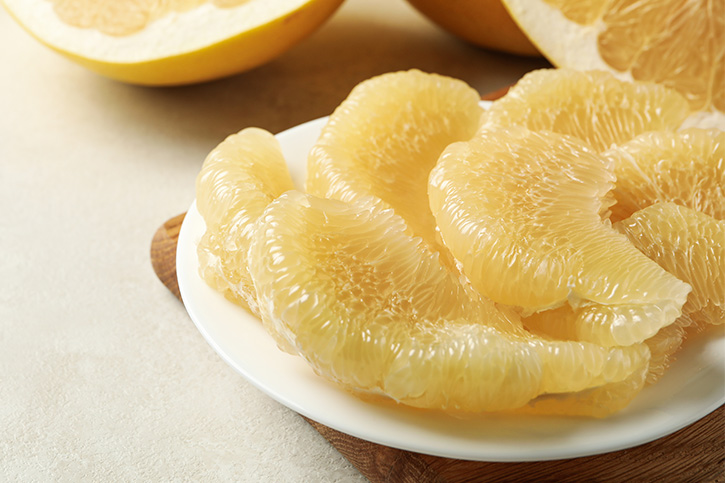8 ประโยชน์ของส้มโอ ผลไม้หน้าฝน รสสดชื่น