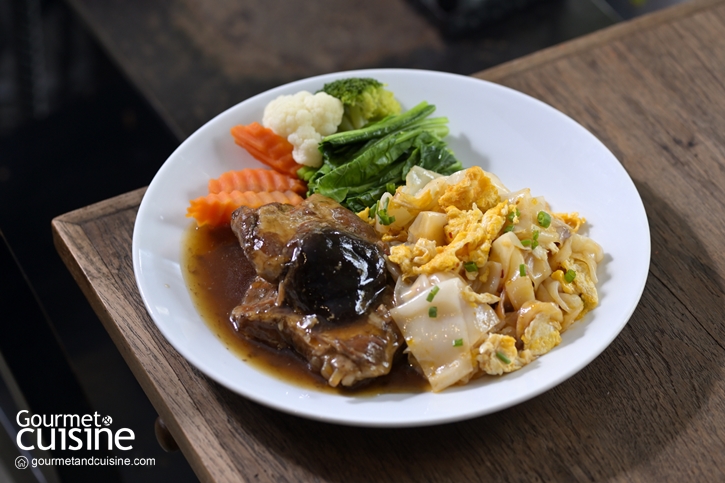 “ครัวดอกไม้ขาว” ร้านอาหารไทยในตำนานที่มากี่ครั้งก็ยังประทับใจ
