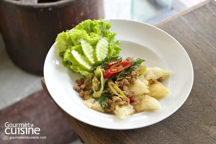 “ครัวดอกไม้ขาว” ร้านอาหารไทยในตำนานที่มากี่ครั้งก็ยังประทับใจ