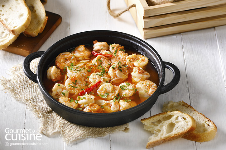 กุ้งผัดกระเทียมน้ำมันมะกอกสไตล์สเปน (Gambas al Ajillo) 