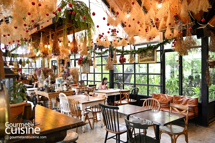 Ravi Riva Cafe