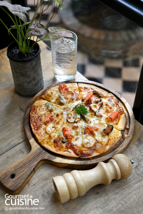 Ravi Riva Cafe