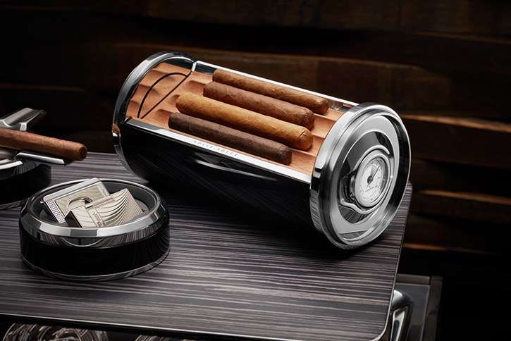 ROLLS-ROYCE CELLARETTE: หีบบีสโป๊กสำหรับจัดเก็บวิสกี้และซิการ์