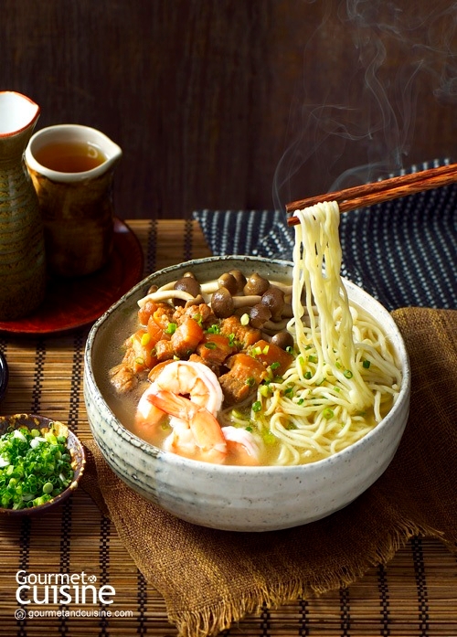 บะหมี่หมูสามชั้นตุ๋นเต้าเจี้ยว