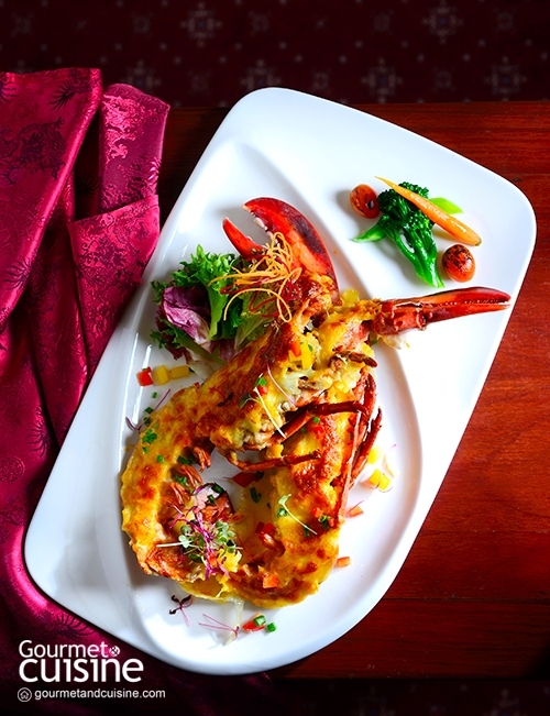 กุ้งมังกรบอสตันอบชีสกับซอสไข่เค็ม