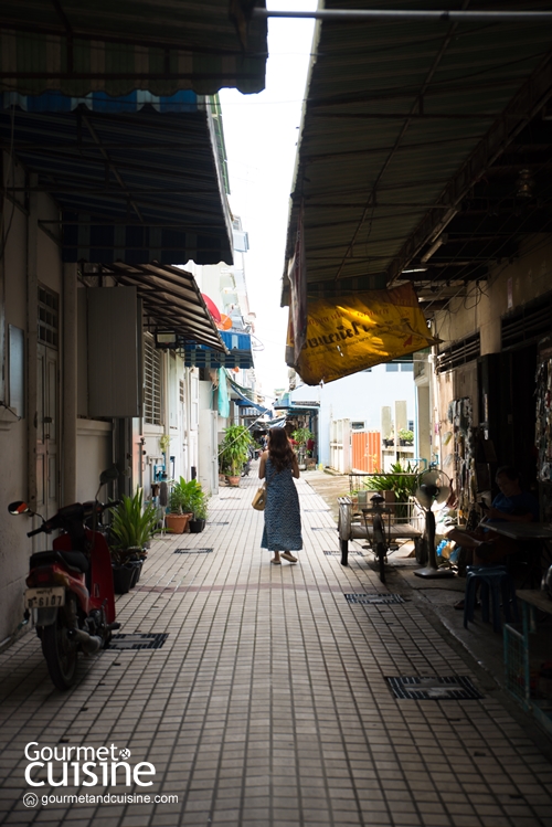 เดินเล่นตลาดเก่าริมน้ำเพชรบุรี ถ่ายภาพ Street Art แวะกินช้าวแช่ตำรับเมืองเพชร