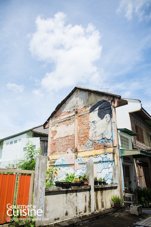 เดินเล่นตลาดเก่าริมน้ำเพชรบุรี ถ่ายภาพ Street Art แวะกินช้าวแช่ตำรับเมืองเพชร