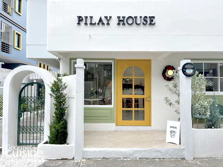 Pilay House คาเฟ่สีขาวสุดอบอุ่นในซอยปรีดีพนมยงค์ 42 ที่มาพร้อมชีสเค้กน่าลอง