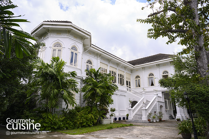 จิบชาชมวังเก่าที่ Deva Manor ย่านกรุงเกษม ไม่ต้องนั่งไทม์แมชชีนเพราะขับรถมาที่นี่ง่ายกว่า