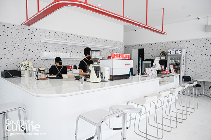 Jolie Cafe คาเฟ่สวยเปิดใหม่ย่านลาดพร้าว ที่สายถ่ายรูปไม่ควรพลาด