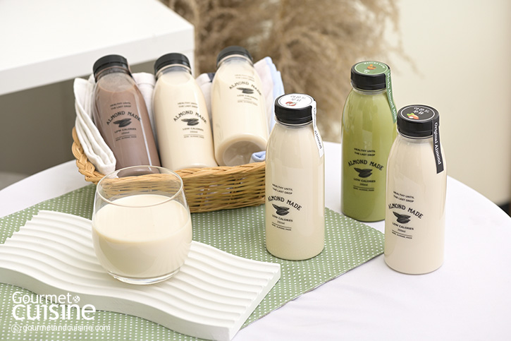 จิบนมอัลมอนด์คั้นสดจาก Almond Made