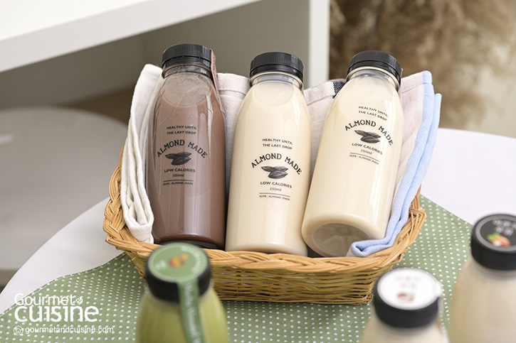 จิบนมอัลมอนด์คั้นสดจาก Almond Made