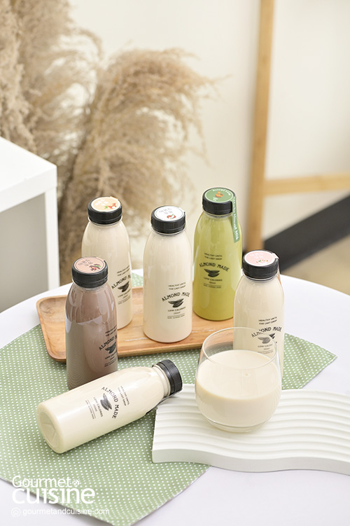 จิบนมอัลมอนด์คั้นสดจาก Almond Made