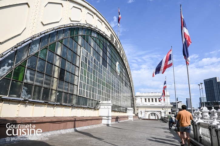 ระเบียงด้านหน้าสถานีกรุงเทพ