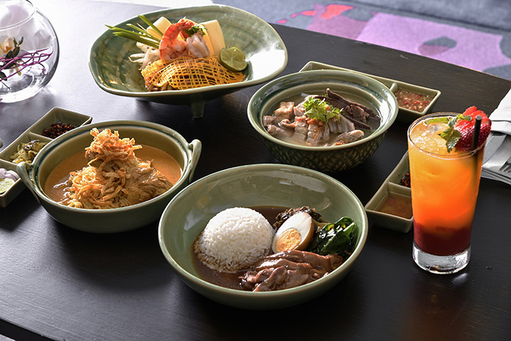 เพลิดเพลินไปกับอาหารกลางวันชุดพิเศษ ‘เทสต์ ออฟ สยาม’ เลิศรส ขณะชมวิวแม่น้ำเจ้าพระยาอันแสนรื่นรมย์ ณ ล็อบบี้ เลานจ์ โรงแรมแชงกรี-ลา กรุงเทพฯ