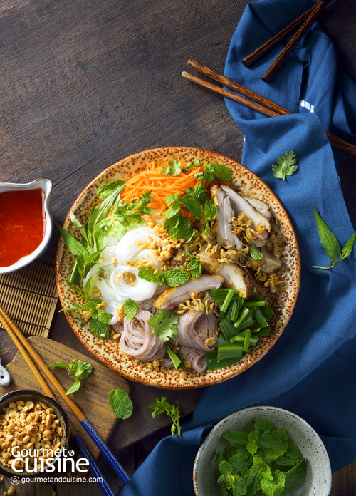 เส้นหมี่ไก่ย่างตะไคร้