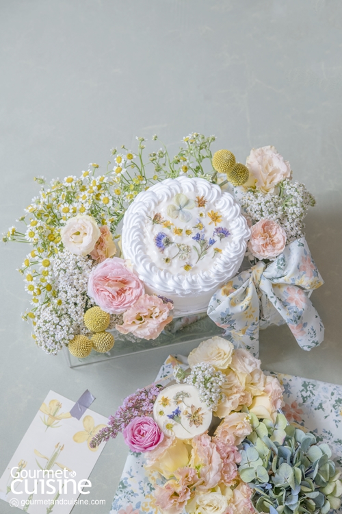 FLower Cake Box กล่องใส่ดอกไม้ที่มีเค้กเป็นตัวเอก