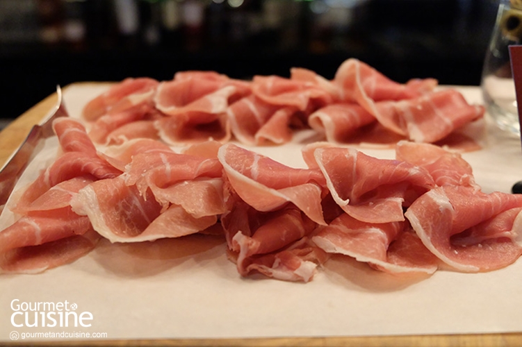 ชวนไปกินซันเดย์บรั๊นซ์ (Sunday Brunch) อร่อยสุดคุ้มที่ The District Grill Room & Bar