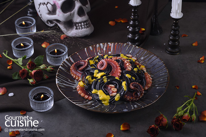 สปาเกตตีหมึกดำกับหนวดปลาหมึกและซอสครีมฟักทอง Squid Ink Spaghetti with Octopus and Pumpkin Cream Sauce 