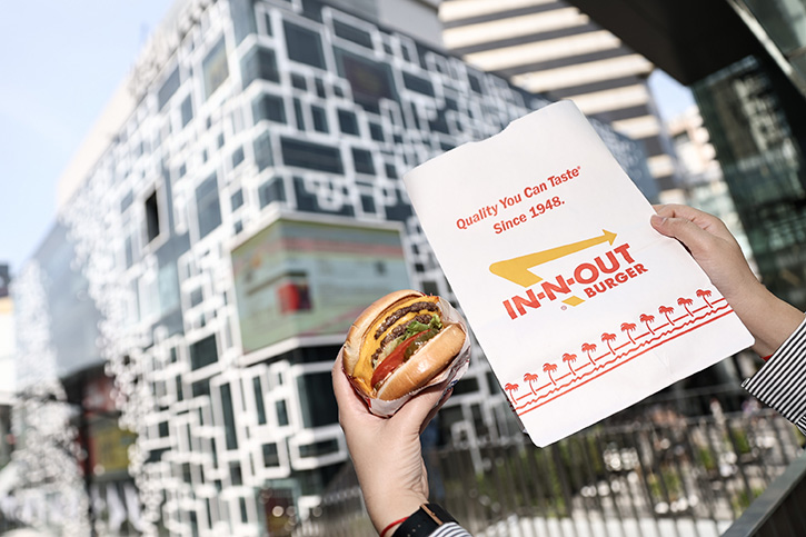 IN-N-OUT Burger เปิดบริการในแบบเอ็กซ์คลูซีฟ ที่ สยามดิสคัฟเวอรี่ สร้างปรากฏการณ์คิวนักชิมแน่นสยาม
