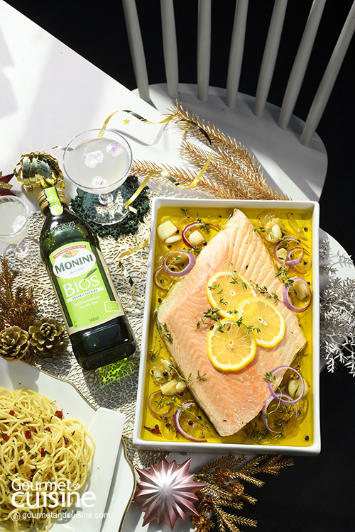 แซลมอนอบในน้ำมันมะกอก Poached Salmon in Olive Oil