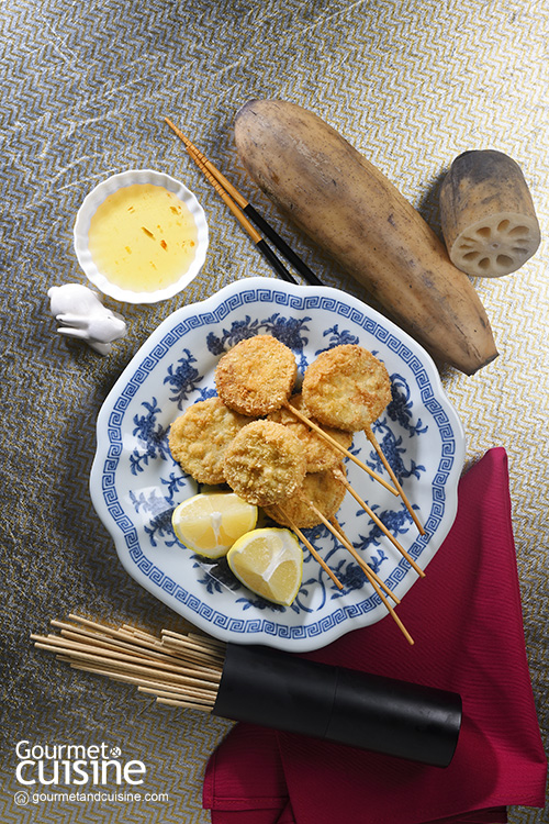 รากบัวชุบเกล็ดขนมปังทอด Lotus Root Kushiage โดยเชฟพล ตัณฑเสถียร