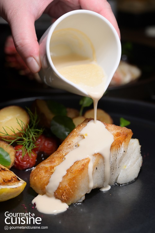 จานนี้ขายดี Pan-Fried Snow Fish ปลาหิมะเนื้อนุ่มเด้งได้รสหวานธรรมชาติ กินคู่กับซอสครีมสูตรลับรสครีมมี มันฝรั่งอบเนื้อแน่นและมะเขือเทศย่าง