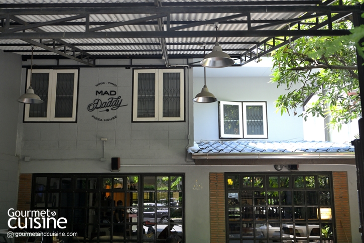 Mad Daddy Pizza House ร้านพิซซาสไตล์โรมันแห่งย่านประชาชื่น