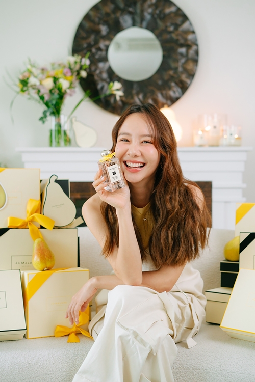 โจ มาโลน ลอนดอน เฉลิมฉลองให้กับกลิ่นฟลอรัลละมุนใหม่ English Pear & Freesia กลิ่นหอมอันน่าหลงใหลของลูกแพร์อังกฤษ