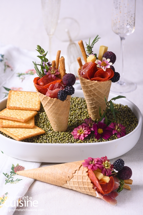 แปลงโฉม Cheese Platter แบบเดิมๆ ให้กลายาเป็น Cheese Bouquet ที่สวยงาม