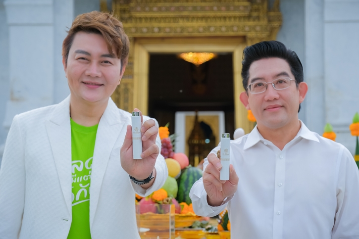 ครั้งแรกกับการเปิดตัวน้ำหอมบูชาสิ่งศักดิ์สิทธิ์แบรนด์ “De Dheva” โดย “แมกซ์ โซลูชัน” ผสานส่วนผสมมงคล ควรค่าถวายสักการะสิ่งศักดิ์สิทธิ์ทุกศาสตร์ความเชื่อ