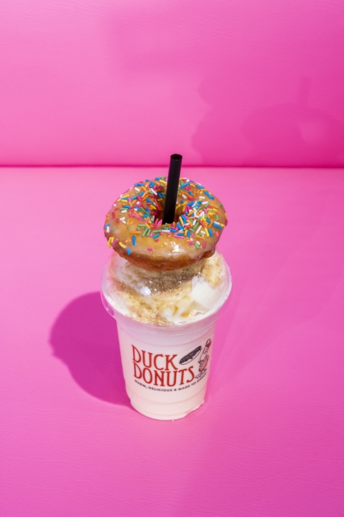 เปิดแล้ว!! “Duck Donuts” ร้านโดนัทยอดนิยมจากประเทศอเมริกา อุ่น อร่อย ทำสดใหม่ทุกออเดอร์ ปักหมุดสยามดิสคัฟเวอรี่ที่แรกในเอเชีย