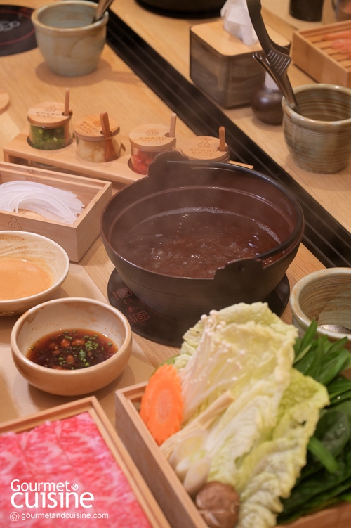 กินชาบูคนเดียวแบบไม่เขิน Shabu Baru (ชาบู บารุ) ร้านชาบูสไตล์ญี่ปุ่นกับสาขาใหม่ ชั้น 3 เซ็นทรัล เอ็มบาสซี ชื่อร้าน Shabu Baru นั้นมาจากคำว่าบาร์ ไฮไลต์จึงเป็นเมนูชาบู-ชาบูและสุกี้ยากี้ในหม้อเดี่ยวส่วนตัว ให้ทุกคนนั่งเอนจอยกับมื้อโปรดได้แบบไม่เหงา